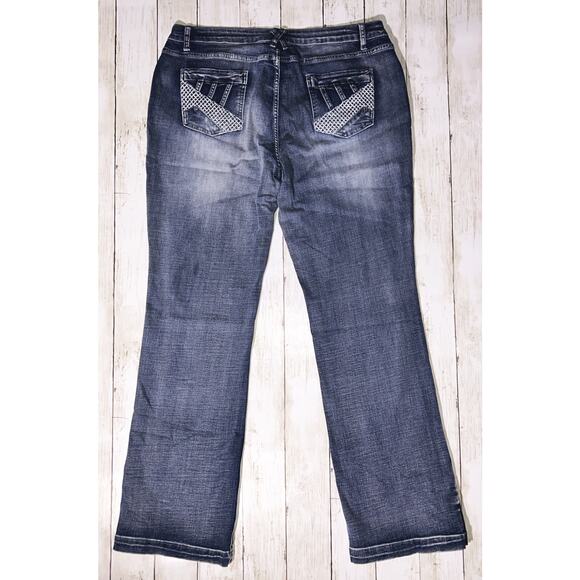 NWT Flamingals Embroidered Buttoned Hem Mid-Rise Bootcut Jeans 36X33 - Picture 4 of 6